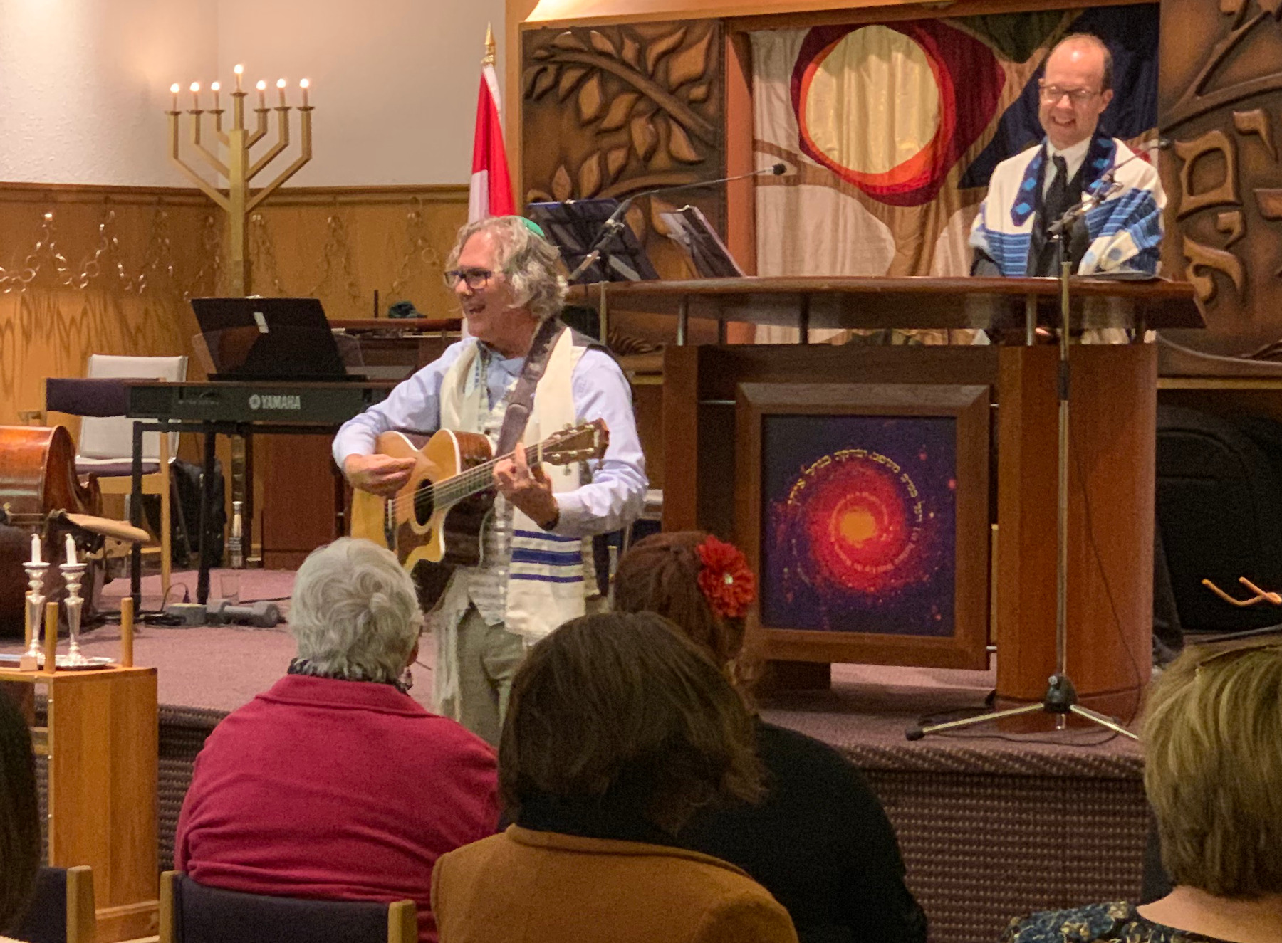Larry Tarof leading Kabbalat Shabbat music